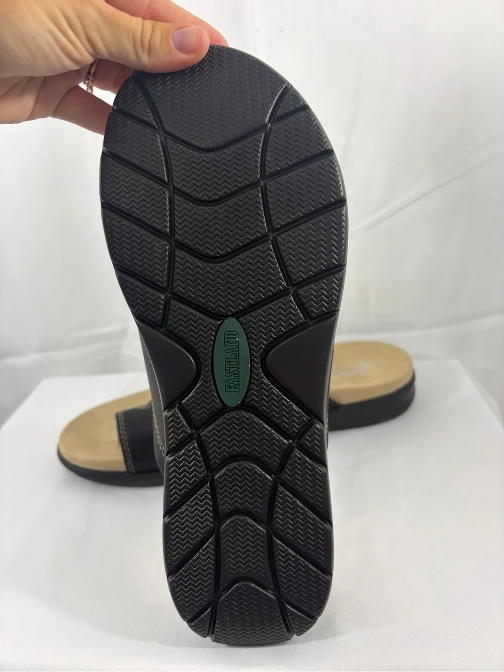 NWT Eastland Women’s Size 10 Black Toe-Loop Slide Sandals